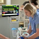Pacientské simulátory na Albertově využívají i lékaři z VFN