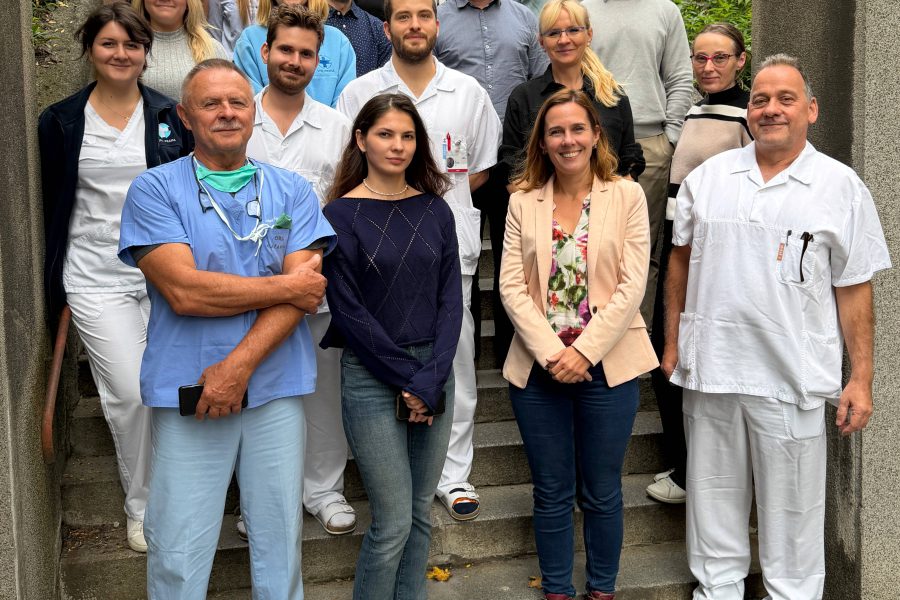 VI. demonstrační kurz středoušní chirurgie na ORL 1. LF UK a VFN: 7 přenosů operací ze sálu