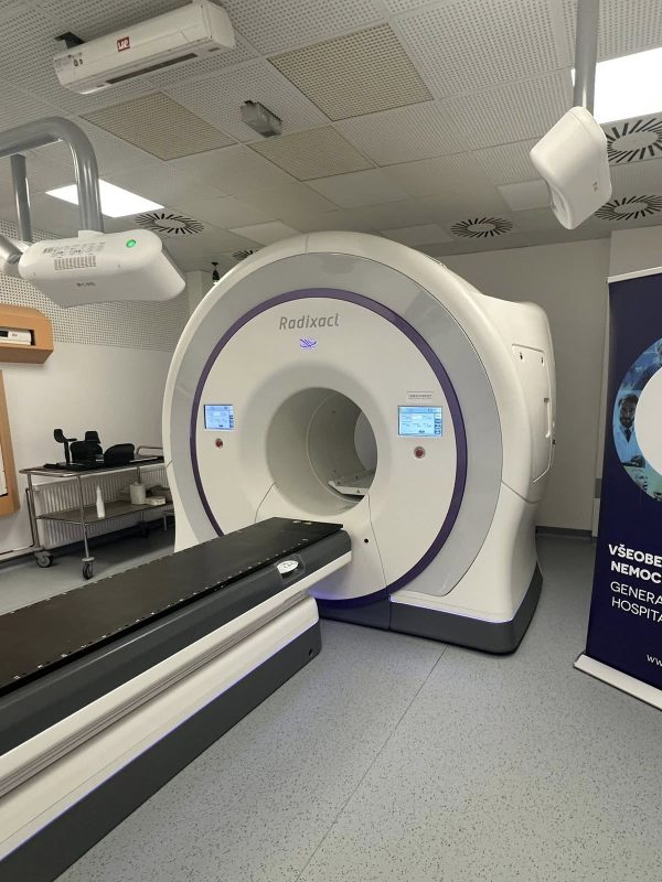 Špičková technologie pro léčbu nádorů ve VFN