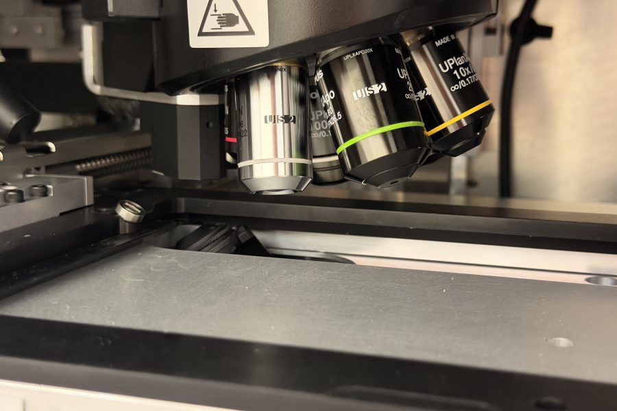 Ukázka, jak se tradiční obor, založený po desetiletí na práci s mikroskopem, dynamicky rozvíjí a propojuje s informatikou, AI a moderními technologiemi