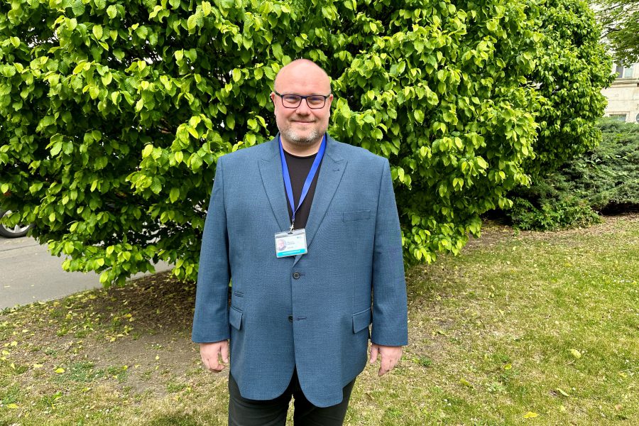 Kaplan doprovází, podporuje, naslouchá – diskrétně a bez posuzování, říká Miroslav Jordánek, nová posila týmu nemocničních kaplanů VFN